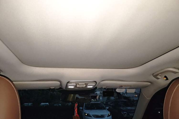 Used Geely Auto Emgrand X7 Sport 2016 1.8TD Automatic ZhiZun Version Headliner