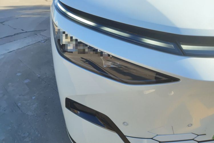 Used XPeng X9 2024 640 All-Wheel Drive High-Performance Max Right Front Headlight