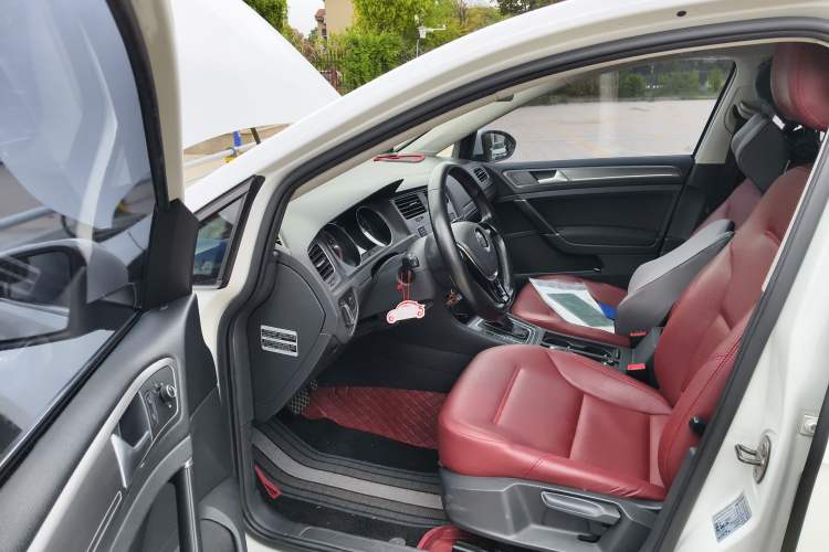 Used Volkswagen Golf 2014 1.4TSI Automatic Comfort Model Driver Seat