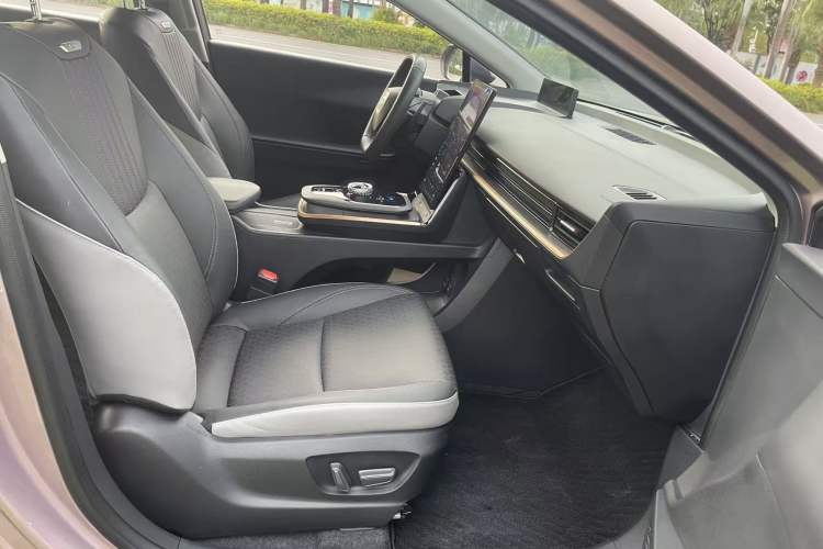 Used Toyota bZ3 2023 616 km Long-Range Premium