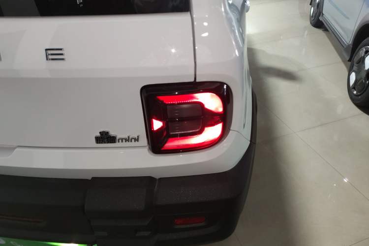 Used Geely Galaxy Panda 2025 210km Panda Rider Right Rear Taillight