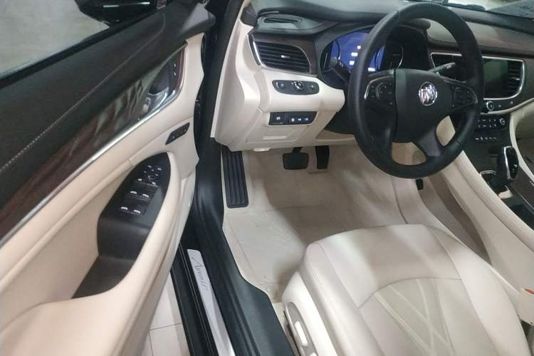 Used Buick LaCrosse 2022 Avenir Avia First Edition Driver Seat