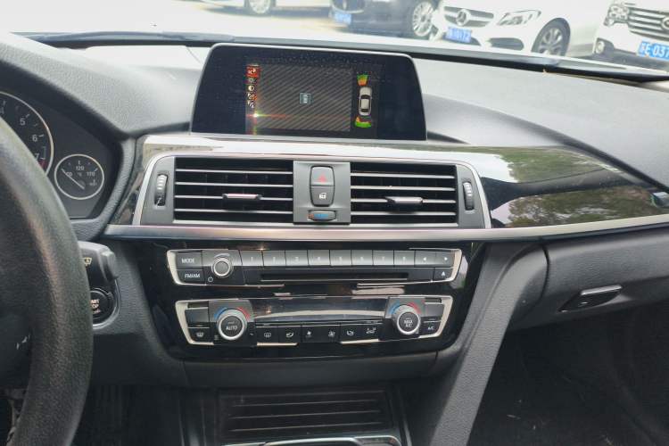 Used BMW 3 Series 2016 320Li Fashion Model Audio And AC Panel