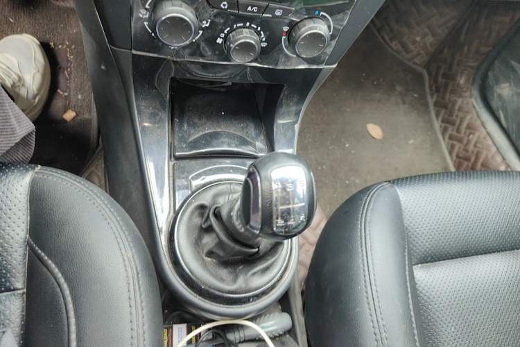 Used Citroen C-Quatre 2013 Sedan 1.6L Manual - Prestige Model Gear Lever