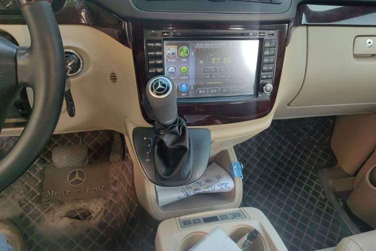 Used Mercedes-Benz Vito 2011 2.5L 7-seater executive version Audio And AC Panel