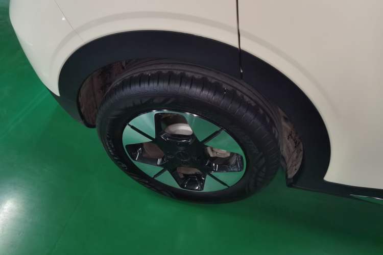 Used Geely Galaxy Geome 2025 UP 410km Exploration Edition Exterior 5