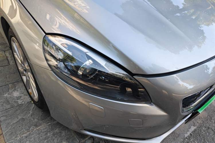 Used Volvo V40 2014 2.0T Zhiya Edition
