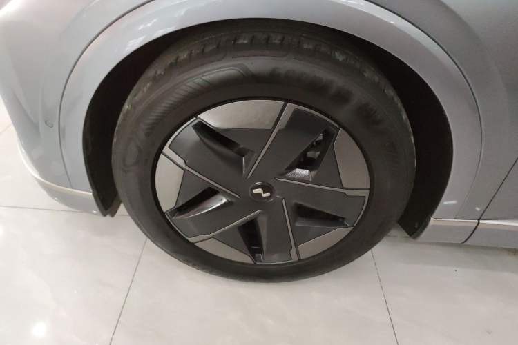 Used ONVO Luxeed L90 2025 Model—Max Six-Seater Version
