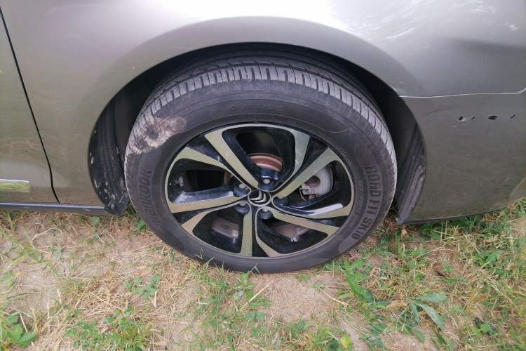 Used Citroen C5 2017 350THP Automatic Luxury Model Right Front Wheel Hub