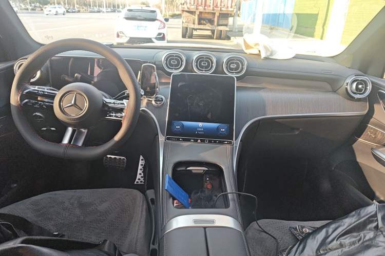 Used Mercedes-Benz GLC 2025 GLC 260 L 4MATIC Luxury Model
