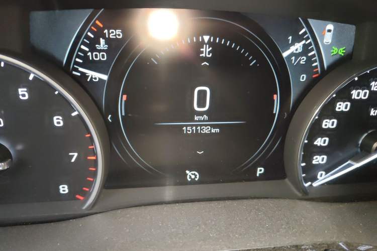 Used Cadillac XT5 2018 25T Luxury Model Odometer Close Up