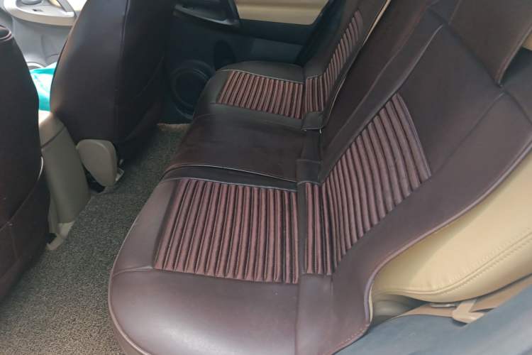 Used Toyota RAV4 2012 Luxurious Edition 2.0L Automatic All-Wheel Drive
