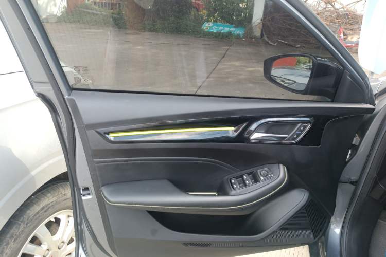 Used Roewe i5 2021 1.5L CVT Black Gold Edition