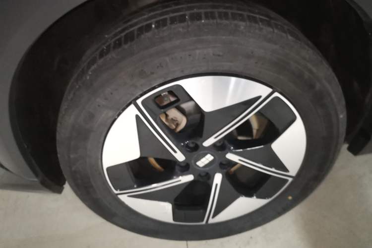 Used Geely Galaxy E5 2024 530 km Exploration+ Version Right Rear Wheel Hub