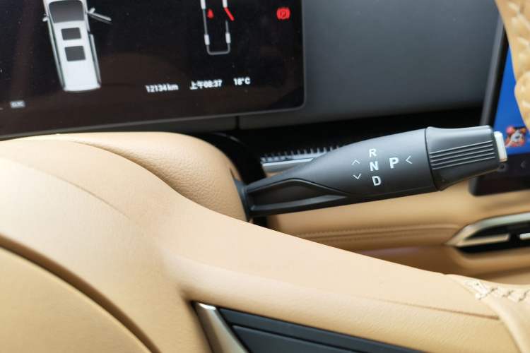 Used VOYAH Dream 2025 PHEV Four-Wheel-Drive Flagship Kunpeng Edition Gear Lever