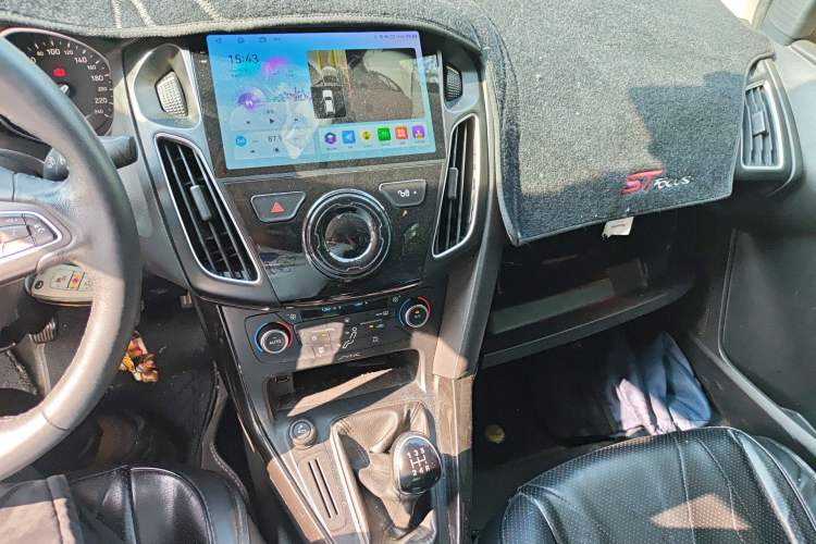 Used Ford Focus 2015 Sedan EcoBoost 125 Manual – Ultra-Style Edition