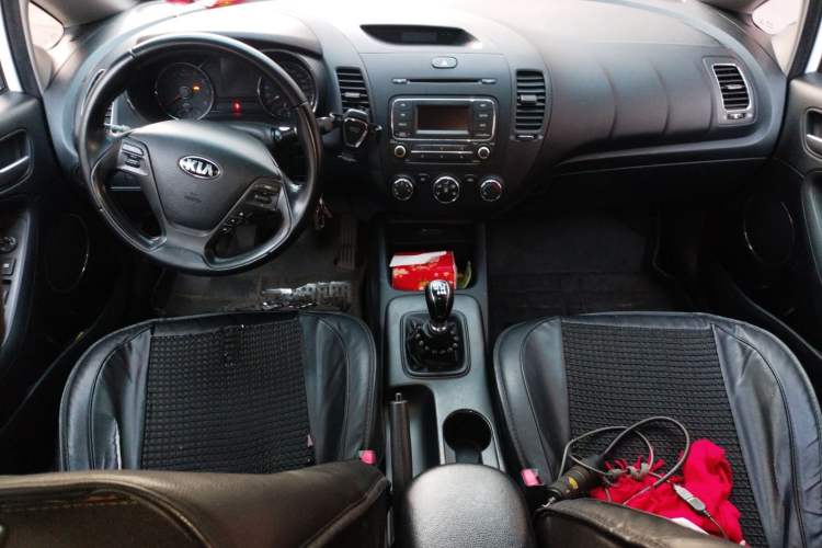 Used Kia K3 2013 1.6L Manual GLS Center Console