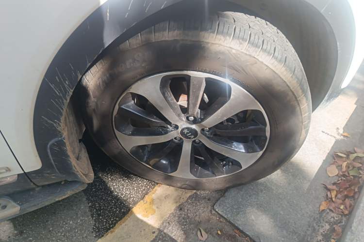 Used Kia Sorento 2015 Sorento L 2.4L Gasoline 4WD Elite Edition 5 Seats China IV Standard
