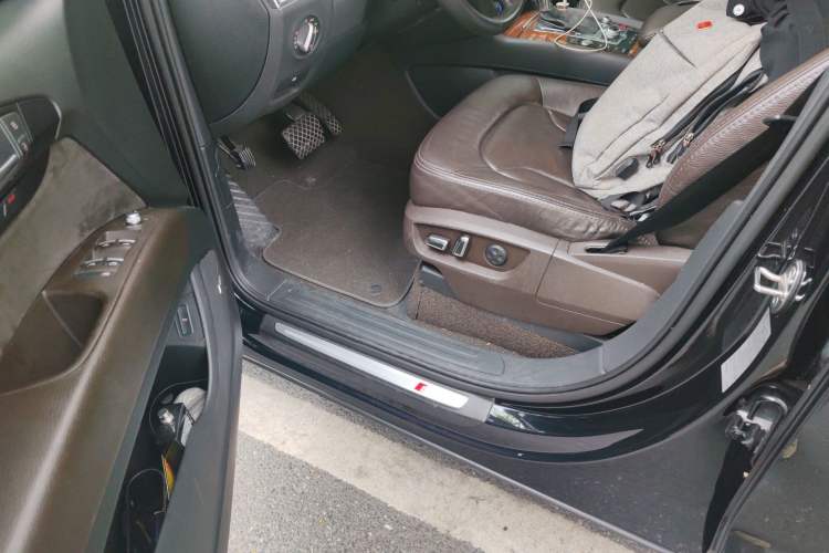 Used Audi Q7 2014 35 TFSI Sport Edition Driver Seat