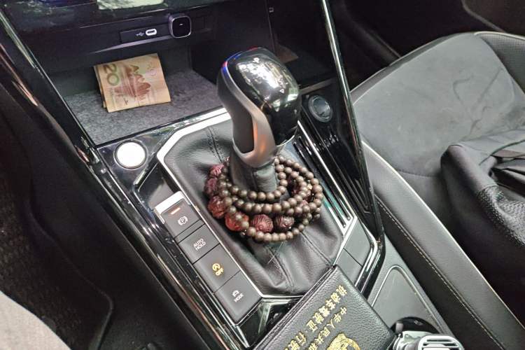 Used Volkswagen Tayron 2020 330TSI Two-Wheel Drive Luxury Connected Pro Edition Gear Lever