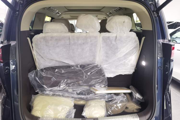 Used Denza D9 2025 DM-i Intelligent Drive 1020 Four-Wheel Drive Flagship Model