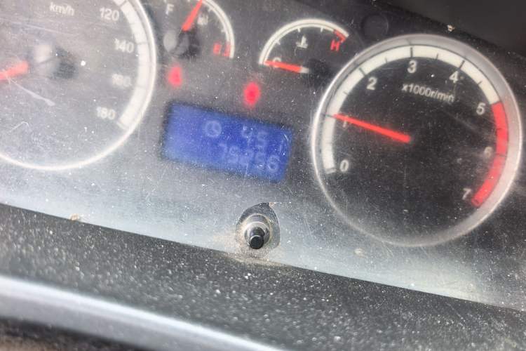 Used Foton Scenic G7 2015 2.0L Commercial Van Long Wheelbase High Roof – 4Q20M
