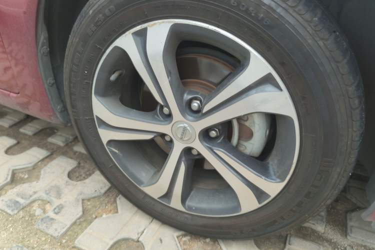 Used Nissan Tiida 2016 1.6L CVT Smart Drive Edition Right Front Wheel Hub
