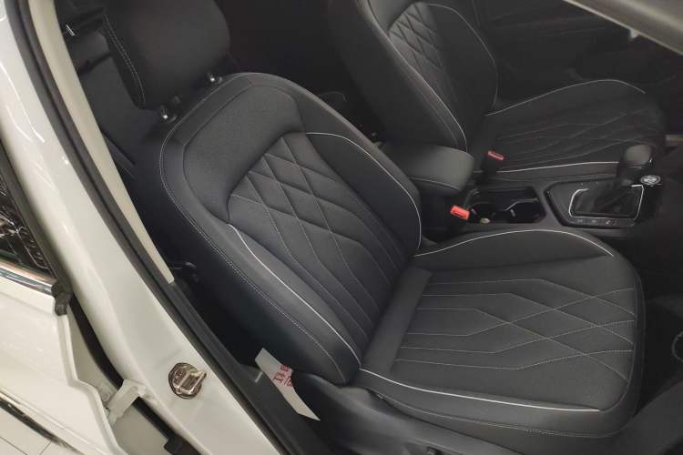 Used Volkswagen Tiguan L 2023 330TSI Automatic Two-Wheel Drive R-Line Enjoyment Edition
