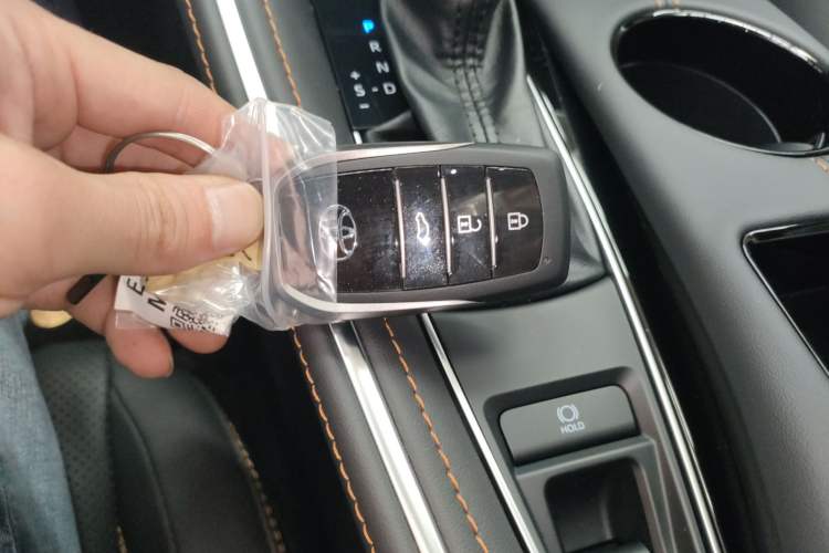 Used Toyota Avalon 2024 Dual-Engine 2.5L XLE Premium Edition Vehicle Key