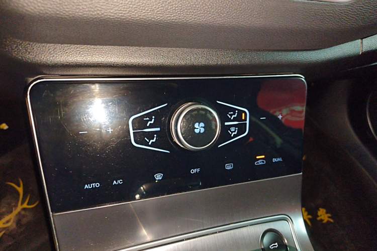 Used Hongqi H5 2022 Classic Model Facelift 1.5T DCT Qiyun Edition Audio And AC Panel