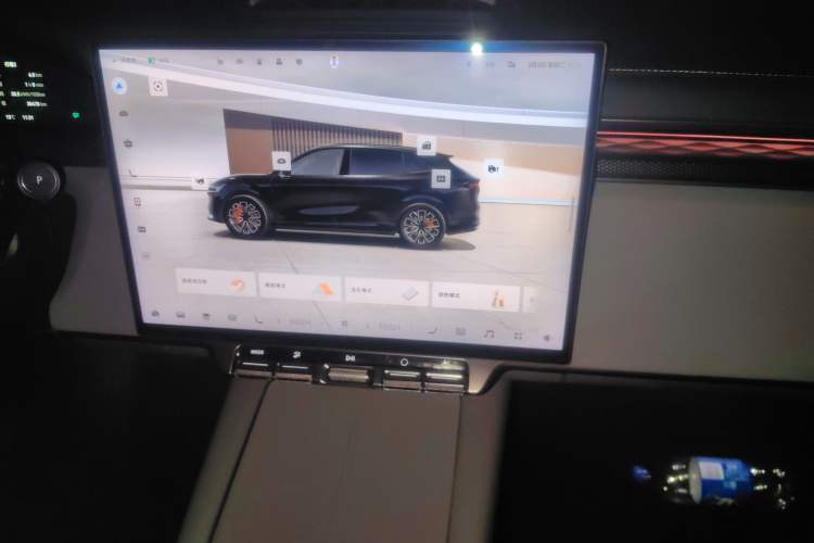 Used Zeekr 7X 2025 100 kWh Long-Range Rear-Wheel Drive with Intelligent Driving Features