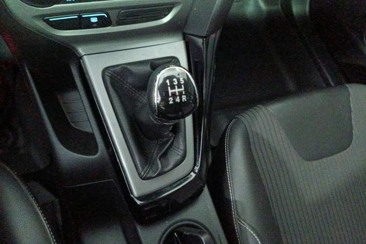 Used Ford Focus 2012 Hatchback 1.6L Manual Fashion Edition Gear Lever