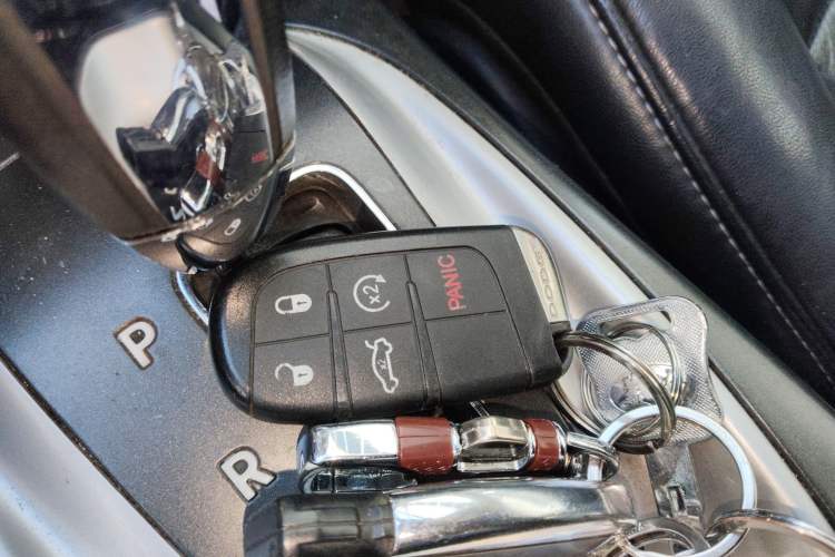 Used Dodge Journey 2013 2.4L Two-Wheel Drive Luxury Version