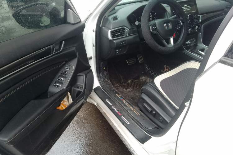 Used Honda Accord 2022 260TURBO Phantom Night · Prestige Edition Driver Seat