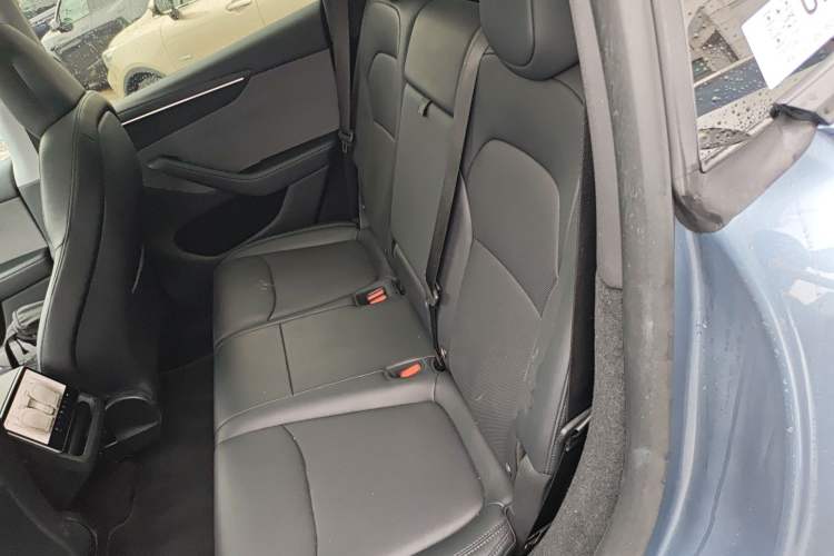 Used Tesla Model Y 2025 Rear-Wheel-Drive Version