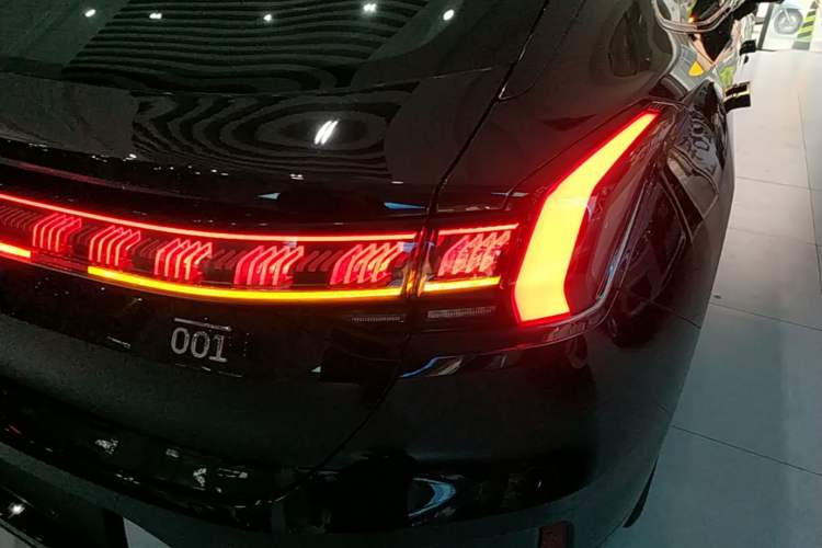 Used Zeekr 001 2022 Ultra-Long Range Dual-Motor ME Version Right Rear Taillight