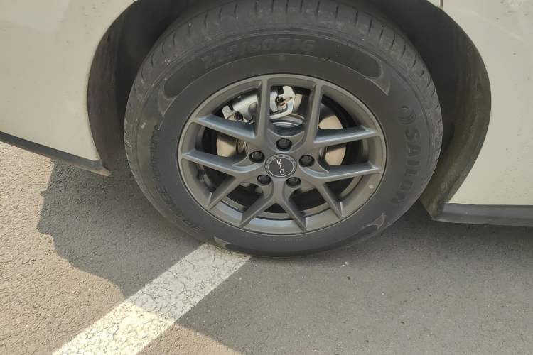 Used BYD Seal 06 New Energy 2024 DM-i 80KM Luxury Model Right Rear Wheel Hub