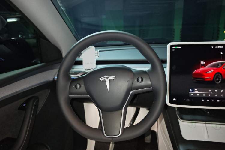 Used Tesla Model Y 2023 Long-Range All-Wheel-Drive Version Steering Wheel