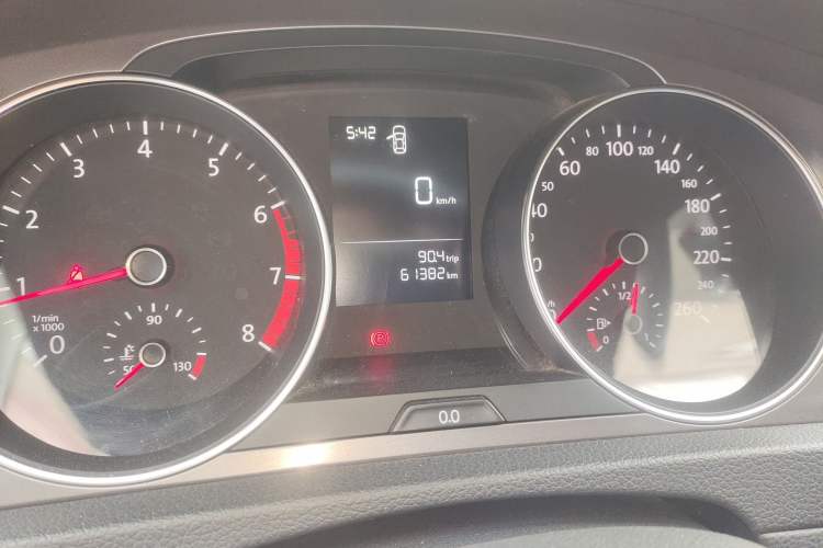 Used Volkswagen Golf 2016 1.6L Manual Fashion Edition Odometer Close Up