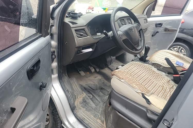 Used Wuling Rongguang S 2023 1.5L Base Version 5/7 Seats Driver Seat