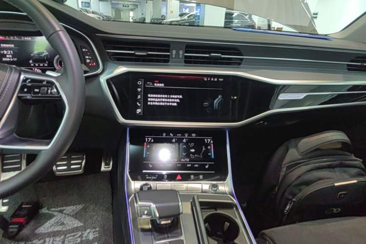 Used Audi A7L 2024 45TFSI quattro S-line Visionary Edition Flow Crystal Package
