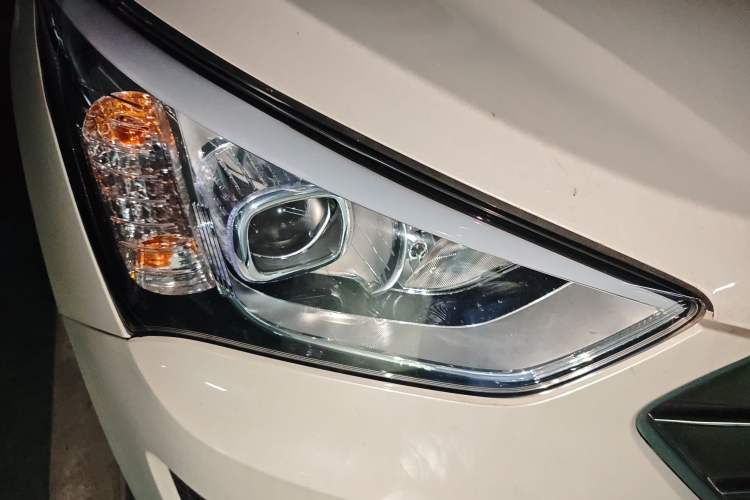 Used Hyundai Santa Fe 2015 2.0T Automatic Two-Wheel Drive Smart Version 5 Seats