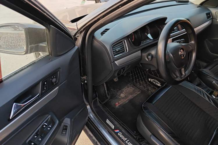 Used Volkswagen Lavida 2017 1.6L Manual Fashion Edition
