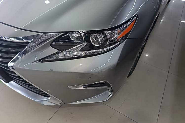 Used Lexus ES 2015 300h Comfort Edition