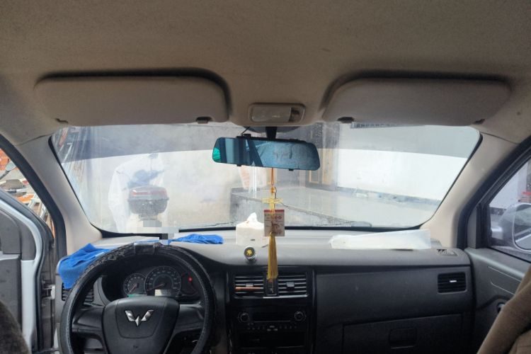 Used Wuling Rongguang V 2016 1.5L Standard Version
