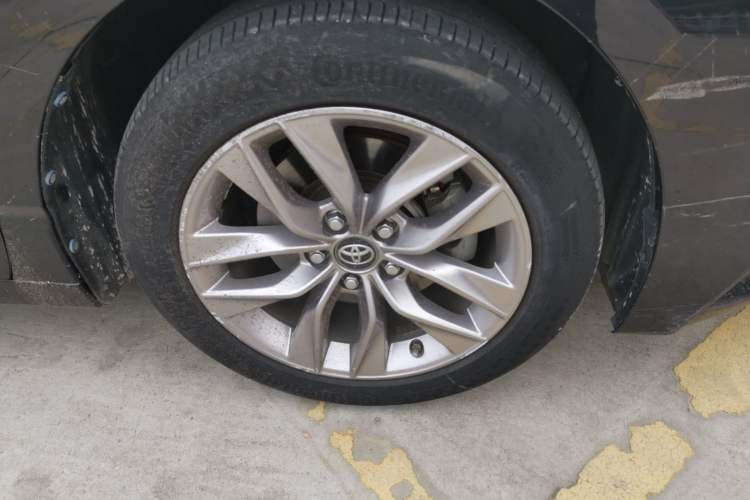 Used Toyota Avalon 2019 2.5L Ambition Version China VI Standard Right Front Wheel Hub