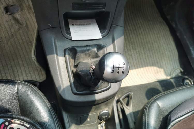 Used Ford Fiesta 2013 Sedan 1.5L Manual Fashion Edition Gear Lever