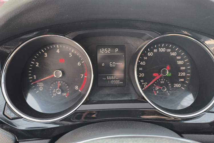 Used Volkswagen Sagitar 2015 230TSI Automatic Comfort Version
