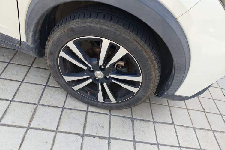 Used Nissan Kicks 2018 1.5L CVT Smart Connect Deluxe Edition
