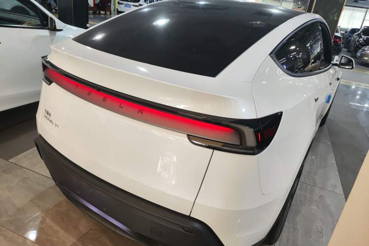 Used Tesla Model Y 2026 Facelifted Long-Range Rear-Drive Model Rear Right 45 Deg